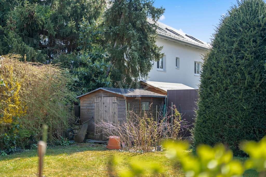 Immobilie in Umkirch - Bezugsfreie Doppelhaushälfte in Umkirch, großer Garten, Garage, Carport etc. - Bild 3
