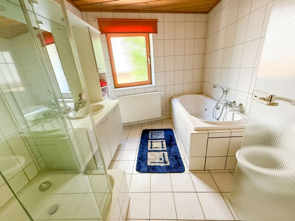 Immobilie in Benningen am Neckar - 2 Häuser zu einem Preis mit viel Platz für 
2-3 Familien - Bild 3