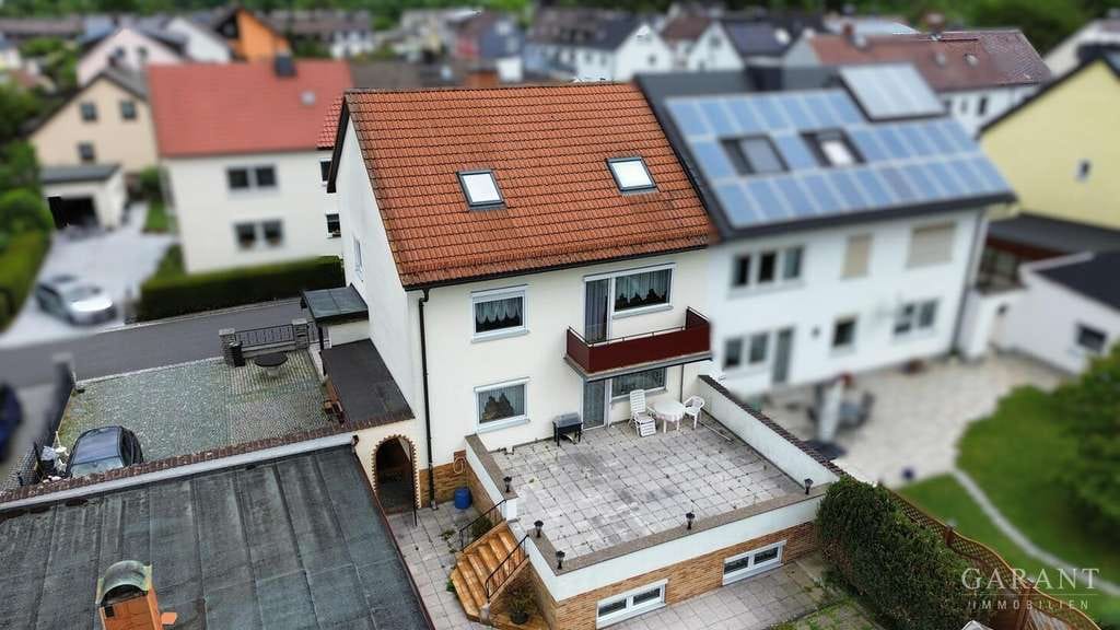 Immobilie in Rehau - Familienglück mit Platz für Generationen - Bild 2