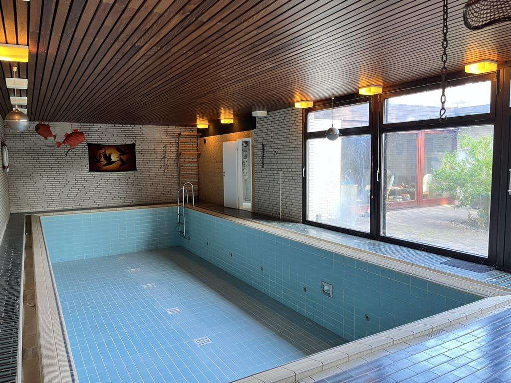 Immobilie in Dannenberg - Geräumiges Einfamilienhaus mit Schwimmhalle, Sauna & Garage in Ortsrandlage - Bild 1