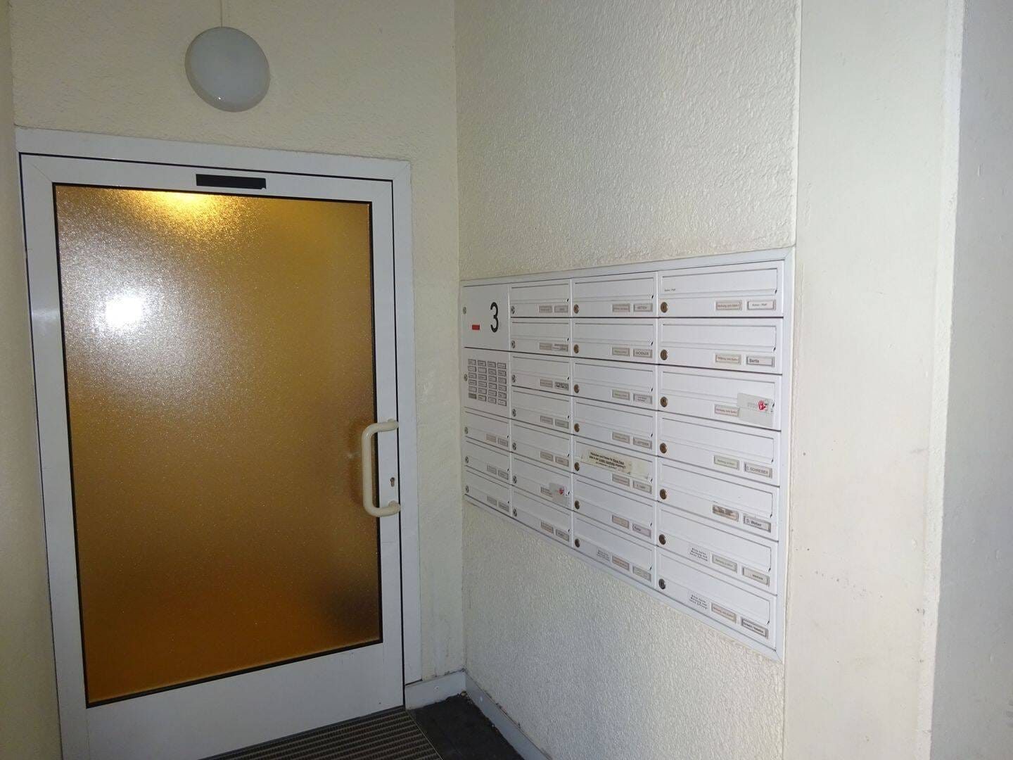 Immobilie in Furtwangen im Schwarzwald - Modern eingerichtete 2-3 Zi.-Wohnung, voll möbliert und zentral gelegen, inkl. TG-Stellplatz - Bild 1
