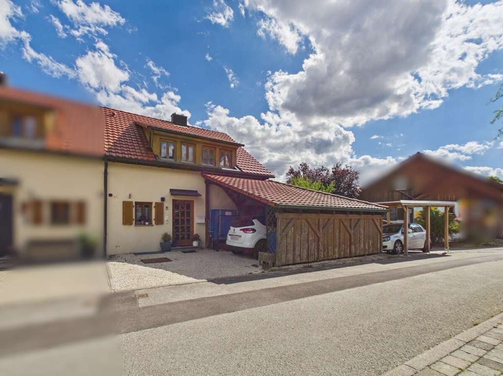 Immobilie in Niedereschach - Doppelhaushälfte mit Garten in idyllischer Ortsrandlage - Bild 2