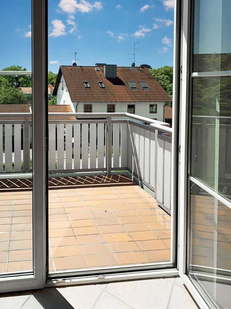 Immobilie in Haag an der Amper - Endlich Heimkommen: Herrliche 3-Zimmer Studio Wohnung mit Balkon, EBK und Garten - Bild 2