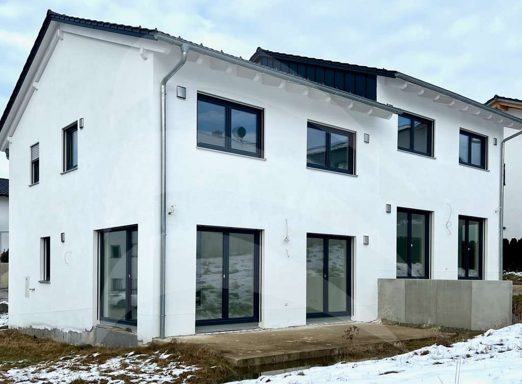 Immobilie in Windorf - Erstbezug KFW55: Helle Doppelhaushälfte mit Südausrichtung - Bild 0