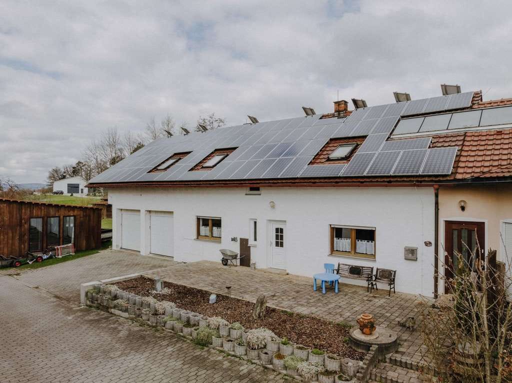 Immobilie in Hunderdorf - * Großzügiges Einfamilienhaus in ruhiger Lage* - Bild 2