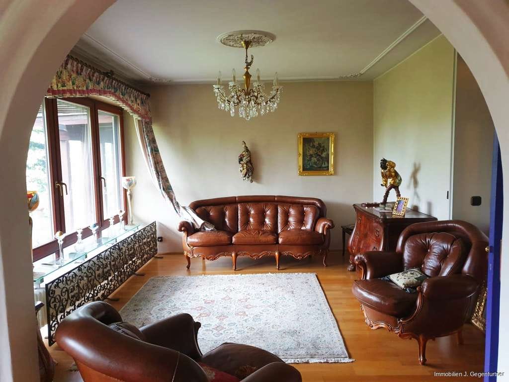 Immobilie in Hengersberg - Charmantes, großzügiges Wohnhaus in Hengersberg mit viel Potenzial. - Bild 3