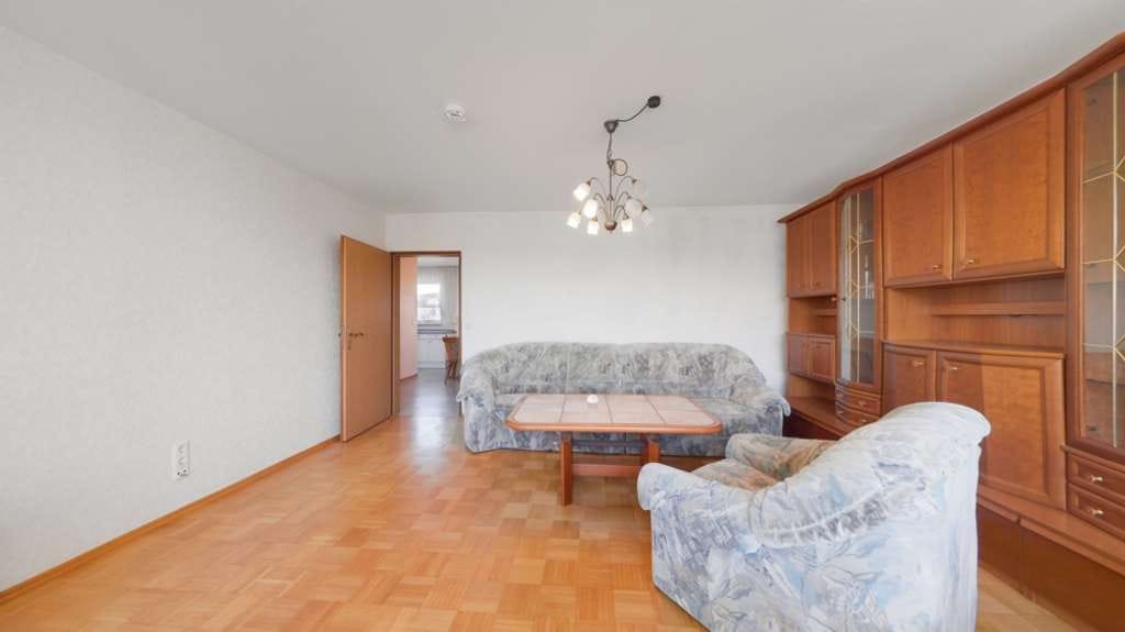 Immobilie in Hirschau - Gepflegte 2-Zimmer-Wohnung mit Balkon, Aufzug und guter Raumaufteilung - Bild 1