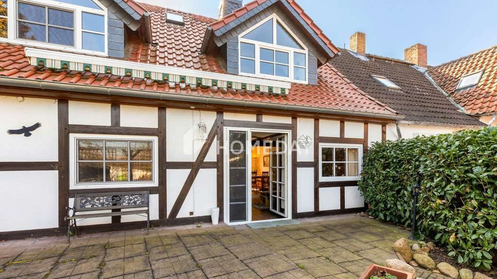 Immobilie in Querenhorst - Platz für Träume: Saniertes Fachwerkhaus mit Stallungen und Gartenparadies in Querenhorst - Bild 1
