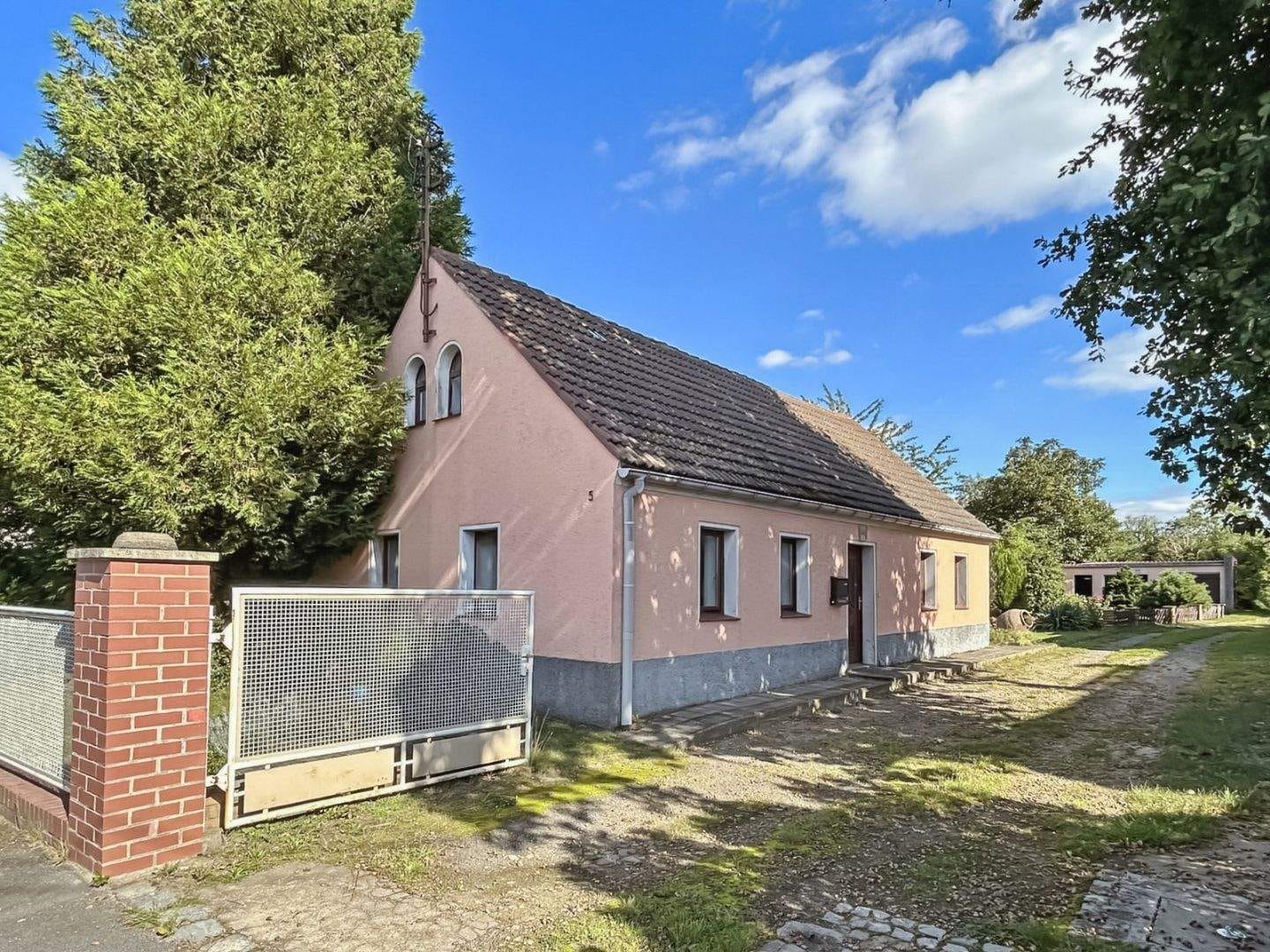 Immobilie in Großenhain - Wünschen Sie sich ein übersichtliches Haus mit einem kleinen Garten? - Dann kommen Sie gern näher .. - Bild 2