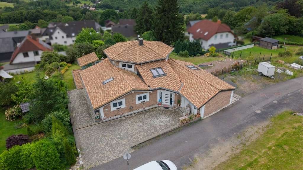 Immobilie in Gebhardshain - Exklusives Wohnerlebnis: Traumhafte Eigentumswohnung mit Terrasse und herrlichem Weitblick! - Bild 2