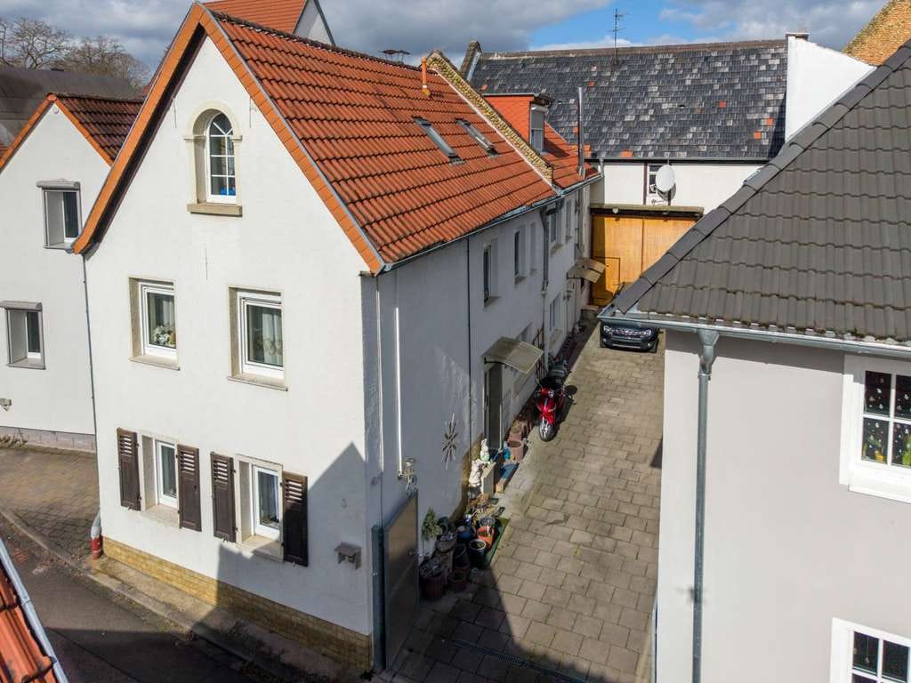 Immobilie in Saulheim - Rheinhessischer Hof mit 2 Wohneinheiten und Scheune – vielseitig nutzbar und ausbaufähig - Saulheim - Bild 1