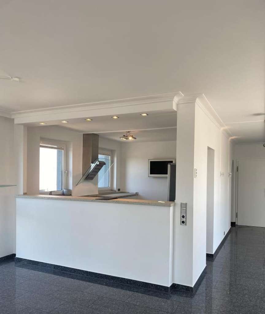 Immobilie in Meerbusch - Exklusive Penthouse-Wohnung mit Dachterrasse und traumhaftem Blick über Büderich  - Bild 2