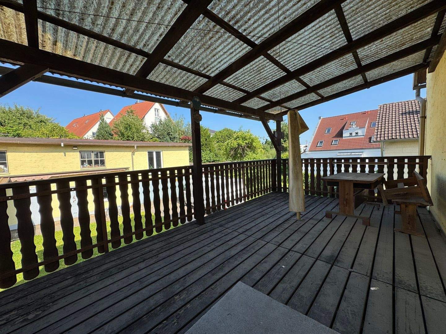 Immobilie in Mering - Sanierungsbedürftiges Wohnhaus mit 2 Garagen, Carport und Werkstatt, ideal für Handwerker - Bild 4