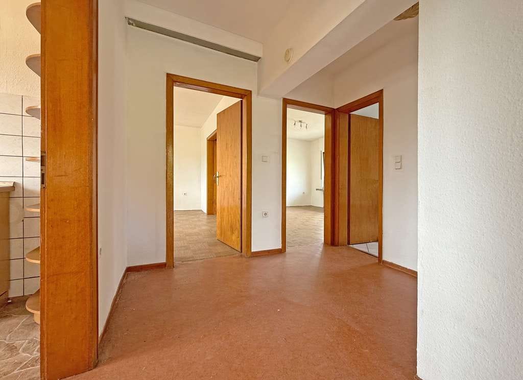 Immobilie in Lüchow - Zwei Wohnungen, viele Möglichkeiten – großzügiges Zweifamilienhaus mit großem Garten bei Lüchow - Bild 2