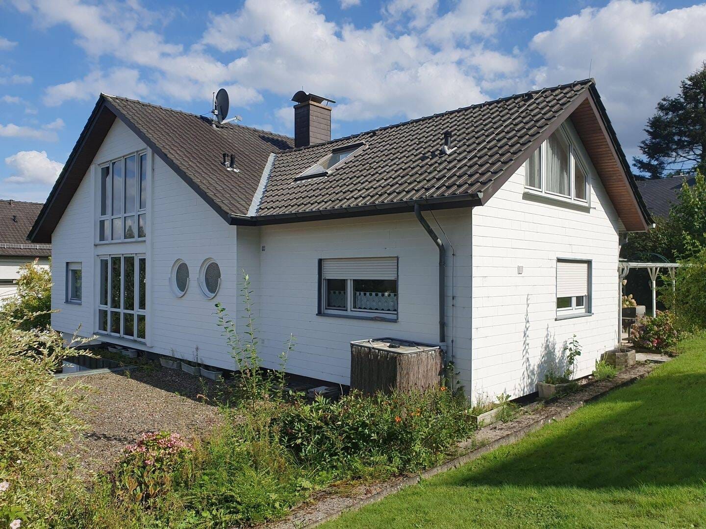 Immobilie in Detmold - Frühjahrsangebot. Einfamilien-Wohnhaus mit Einliegerwohnung u. Garagengebäude mit Carport in Detmold - Bild 0