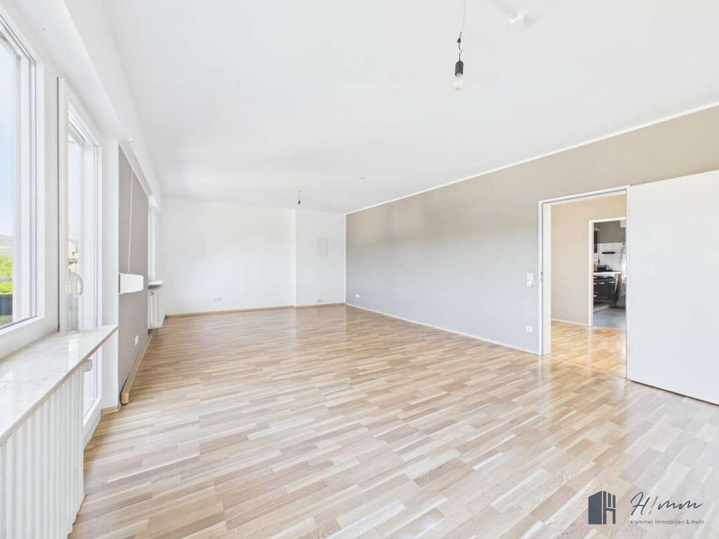Immobilie in Braubach - Platzwunder in Braubach: Großzügige  Dachgeschosswohnung – sofort bezugsfrei! - Bild 1