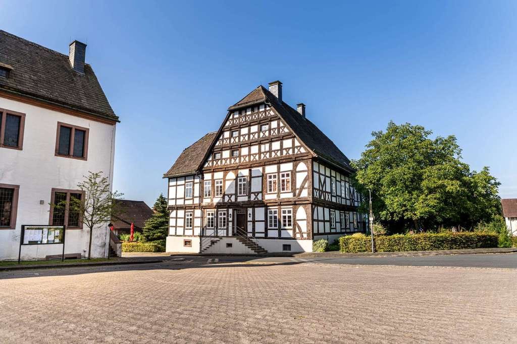 Immobilie in Lügde - Historisches Anwesen mit diversen Nutzungsmöglichkeiten! - Bild 1