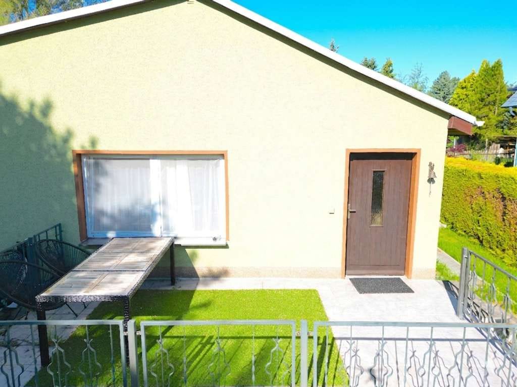 Immobilie in Jahnsdorf/Erzgebirge - BAUGRUNDSTÜCK!!                 Massiver Traum-Bungalow in Leukersdorf – Neue Grillhütte inklusive! - Bild 3