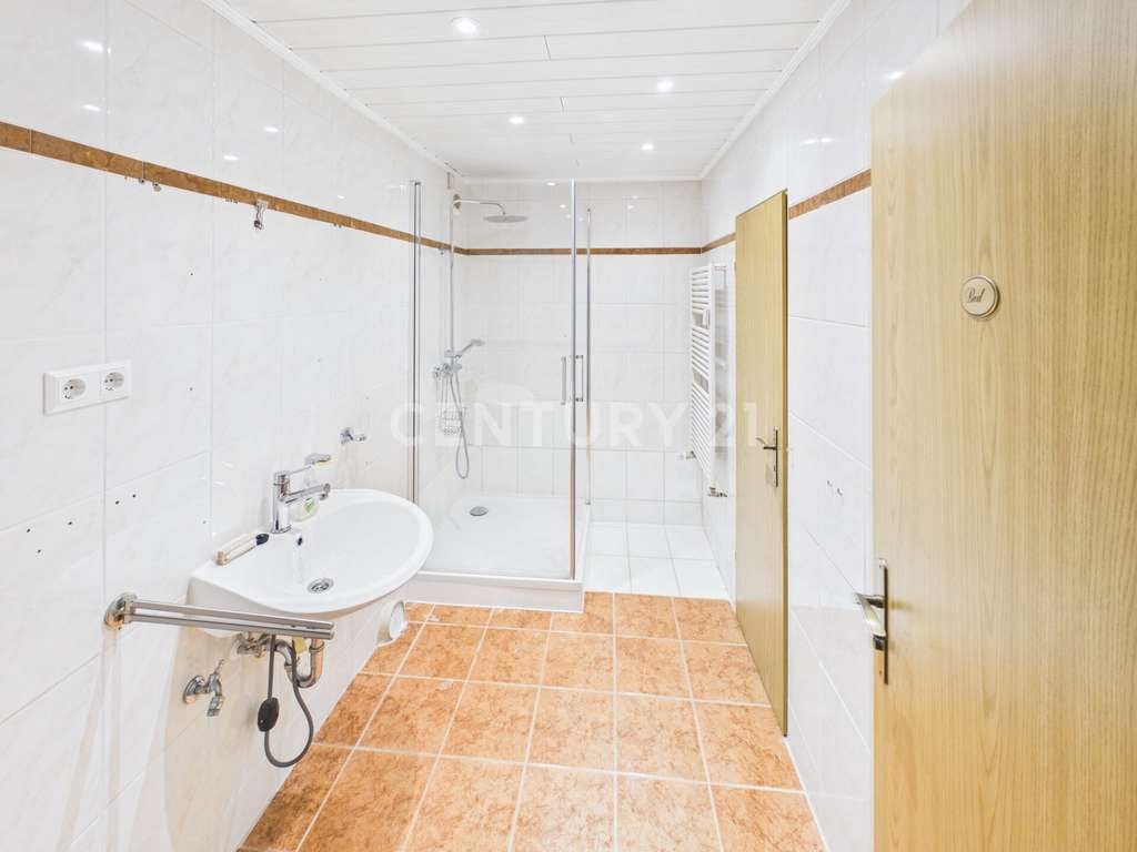 Immobilie in Traunreut - 3-Zimmer-Wohnung mit Balkon, Garage & viel Potenzial in Traunreut - Bild 4