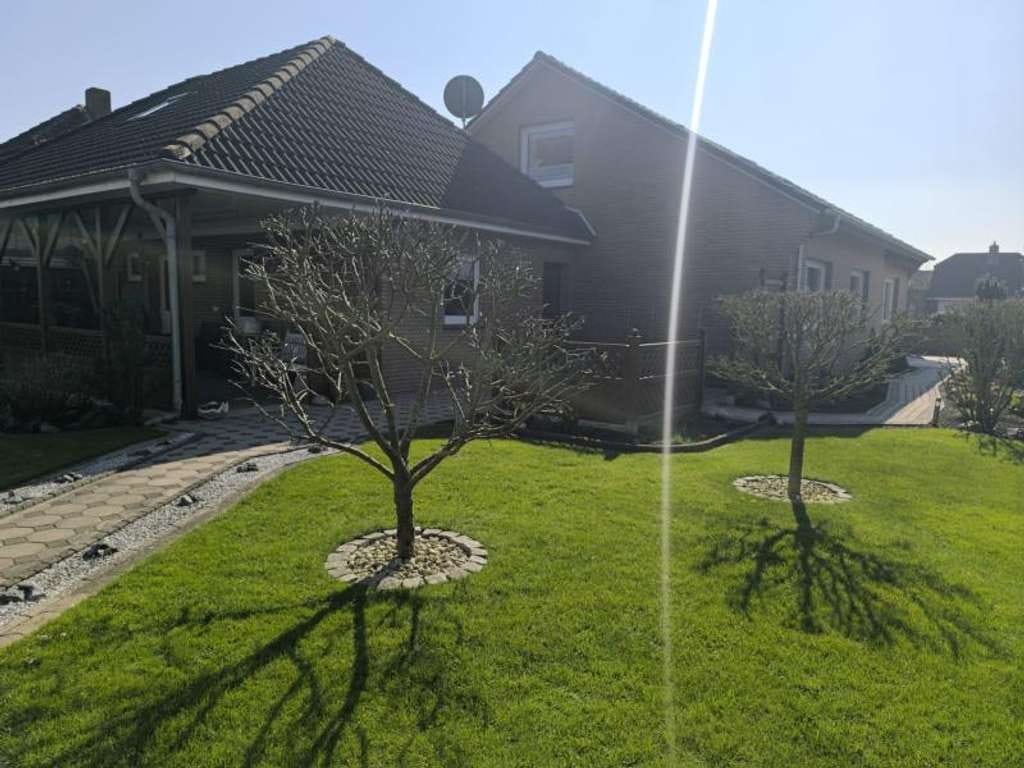 Immobilie in Jemgum - Wunderschönes Einfamilienhaus mit großem Garten, Hof mit Einfahrt und Garage - Bild 2