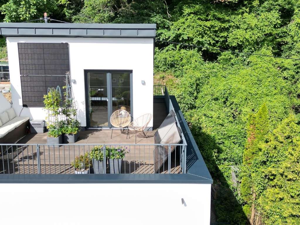 Immobilie in Brohl-Lützing - Architektenhaus mit Rheinblick - Neubau 2020, Hanglage in Brohl-Lützing - Bild 1