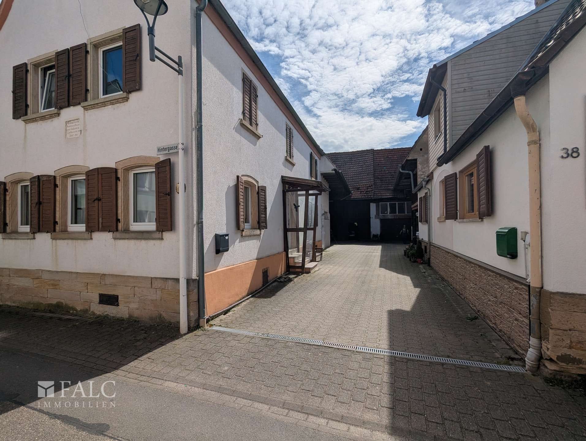 Immobilie in Gommersheim - Mehrgenerationenhaus mit Ausbaupotenzial und weitläufiger Scheune - Bild 2