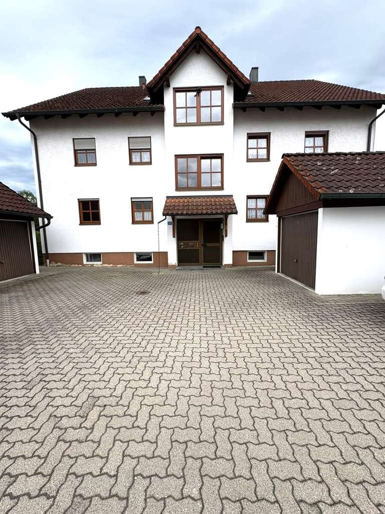 Immobilie in Neustadt an der Donau - Attraktive Erdgeschosswohnung mit Gartennutzungsrecht, Garage und Stellplatz - Bild 0