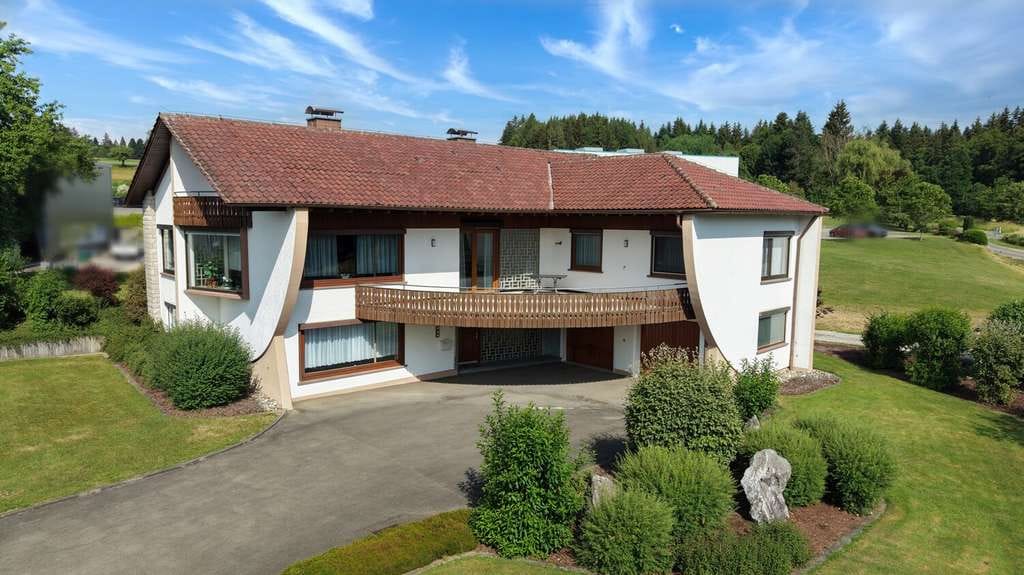 Immobilie in Deilingen - Flexibles Wohnkonzept: Großzügiges Wohnhaus mit Arbeitsbereich und Garten in 78586 Deilingen - Bild 0