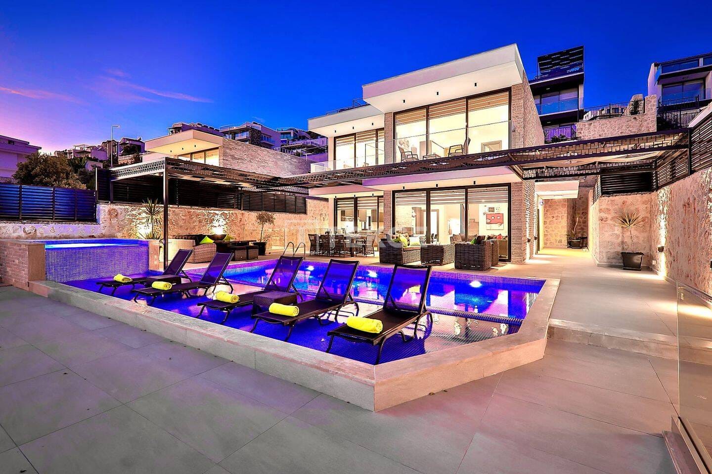Immobilie in Paitzdorf - Luxusvilla mit großem Grundstück und Endlos-Pool in Antalya Kalkan - Bild 2