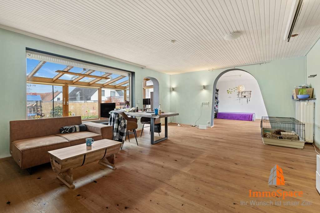 Immobilie in Horgau - Großzügiger Bungalow mit XXL-Wintergarten, lichtdurchflutetem Wohnkonzept und idyllischem Garten - Bild 3