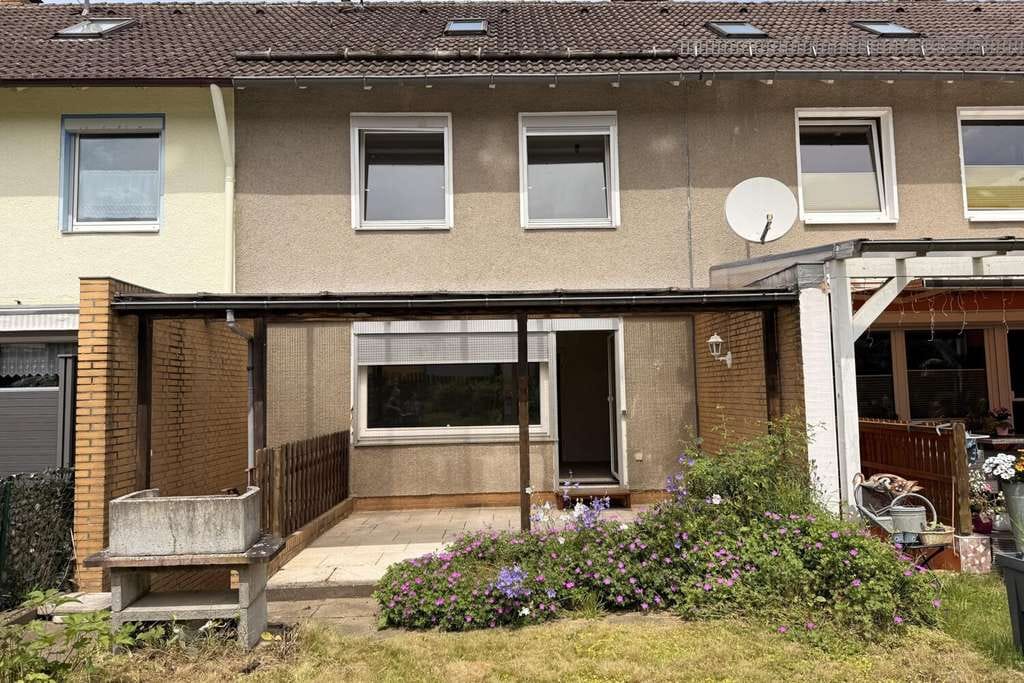 Immobilie in Uslar - Ihr neues Zuhause zum Verwirklichen - Reihenmittelhaus mit Terrasse und Garage in Uslar - Bild 2