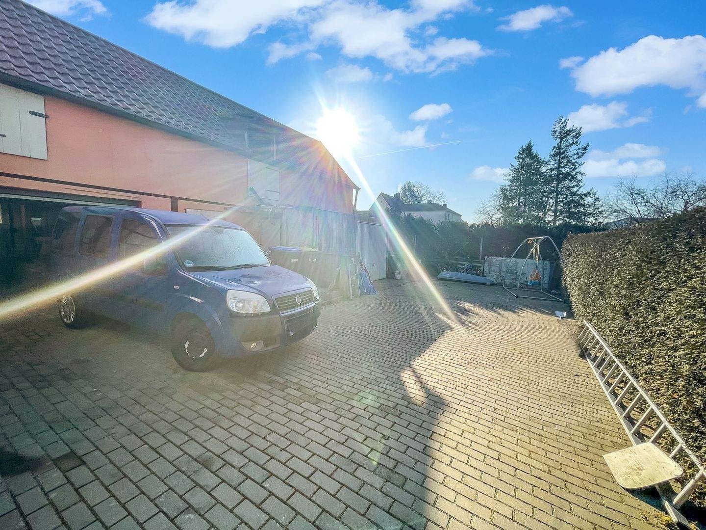 Immobilie in Donnersdorf - Freistehendes Einfamilienhaus – saniert mit Garten, Hof und Garage Familienfreundliche Lage in Traustadt bei Schweinfurt und Haßfurt - Bild 2