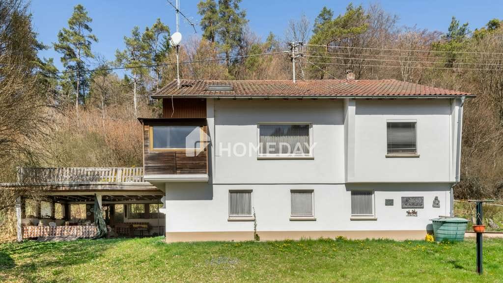 Immobilie in Burladingen - Solides Einfamilienhaus mit Sanierungsbedarf auf schönem Grundstück - Bild 0