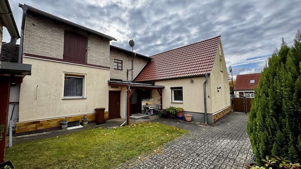 Immobilie in Tangerhütte - Doppelhaushälfte mit Auffahrt, Garage, Garten und Nebengelass - Bild 3