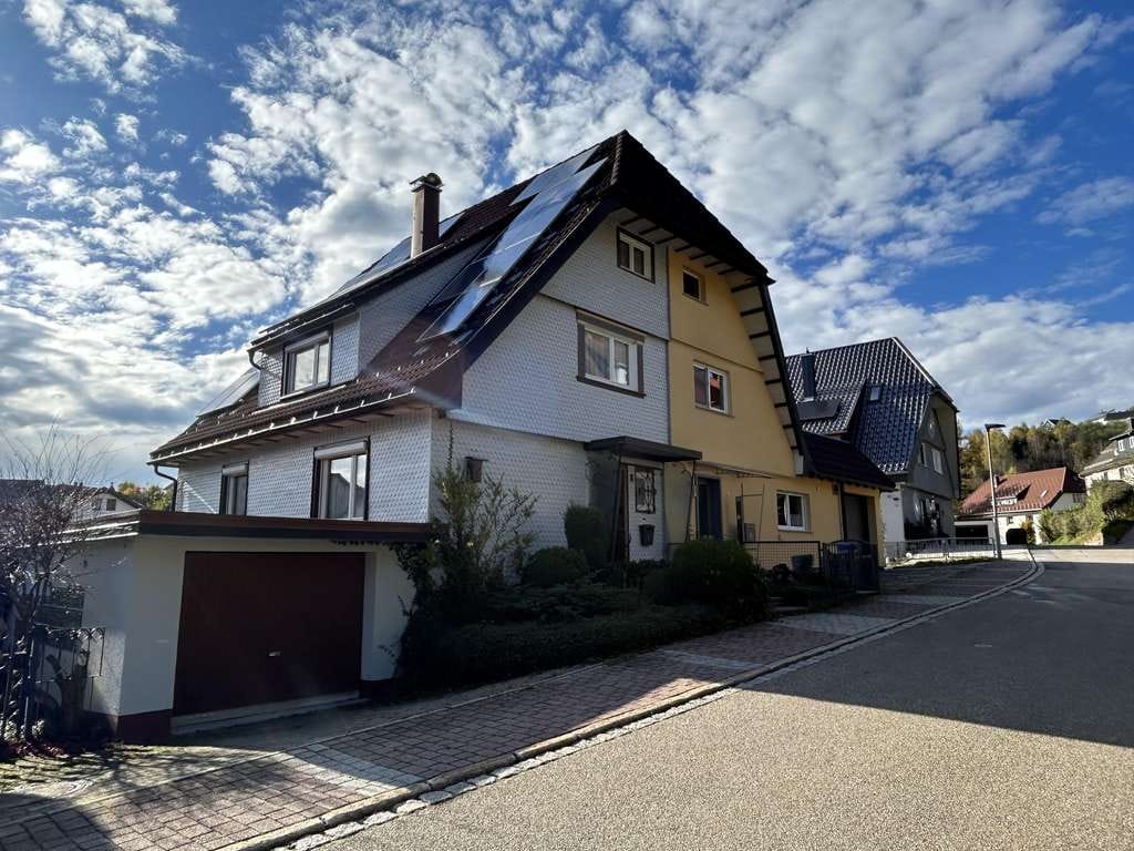Immobilie in Furtwangen im Schwarzwald - Gepflegte Doppelhaushälfte in ruhiger Wohnlage von 78120 Furtwangen! - Bild 1