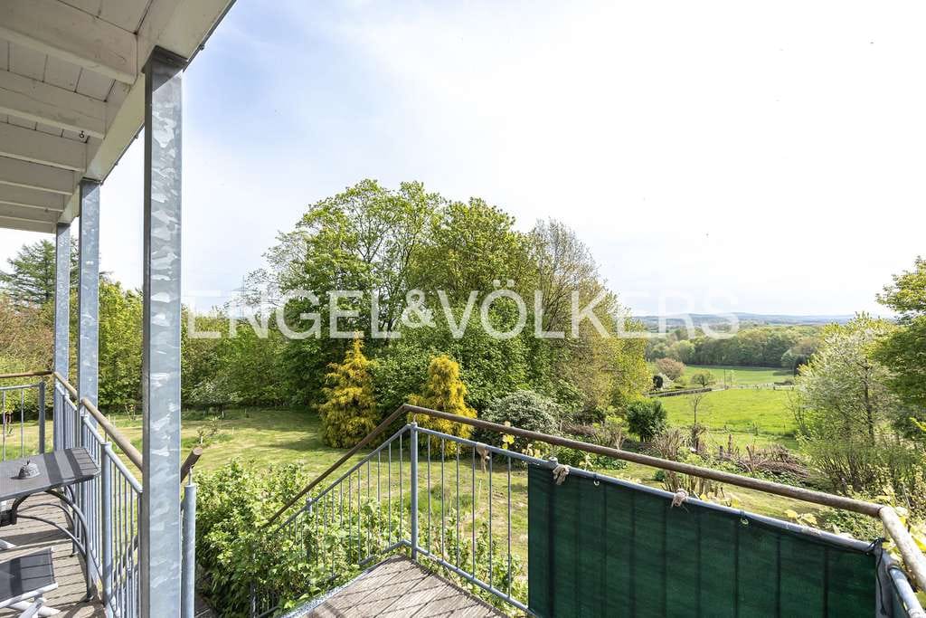 Immobilie in Westerkappeln - Großzügiges Einfamilienhaus mit weitläufigem Grundstück und Blick auf den Teutoburger Wald - Bild 2