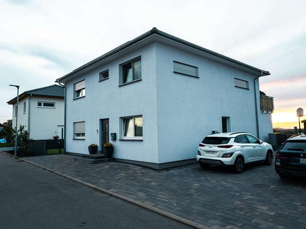 Immobilie in Schmalenberg - Moderne Stadtvilla (Bj. 2020) | A+ | PV & Speicher | Sauna | Waldblick | sofort bezugsfrei - Bild 1