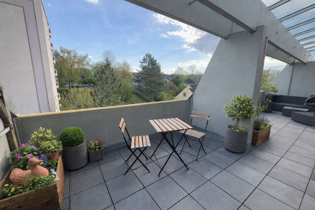Immobilie in Gerbrunn - Frisch saniert: 4-Zi.-Penthouse mit Dachterrasse nahe Uni - Bild 0