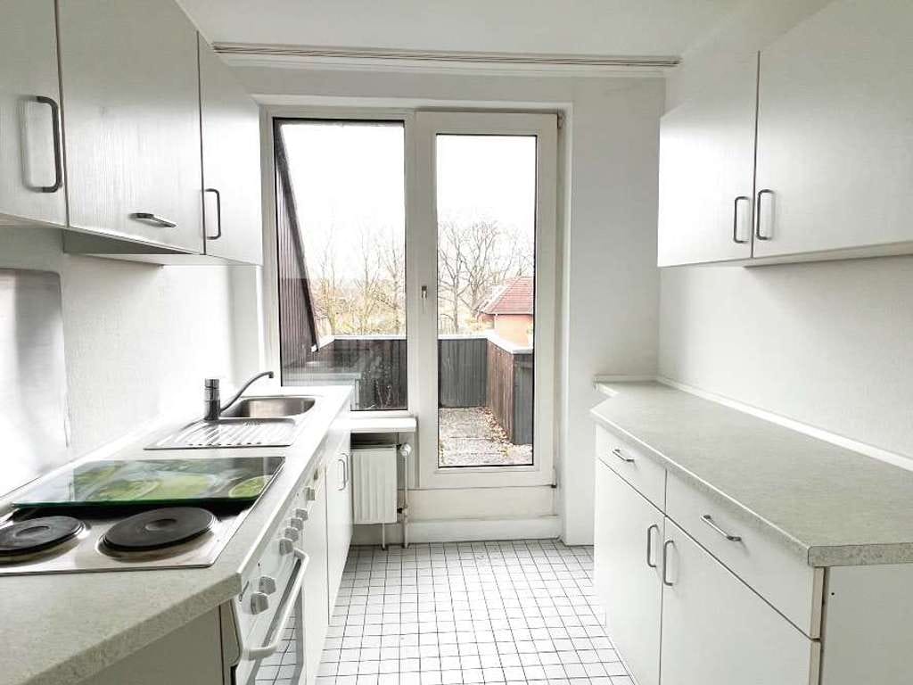 Immobilie in Reppenstedt - PREISREDUZIERUNG! Schöne Dachgeschosswohnung mit zwei Balkonen im Herzen von Reppenstedt - Bild 2