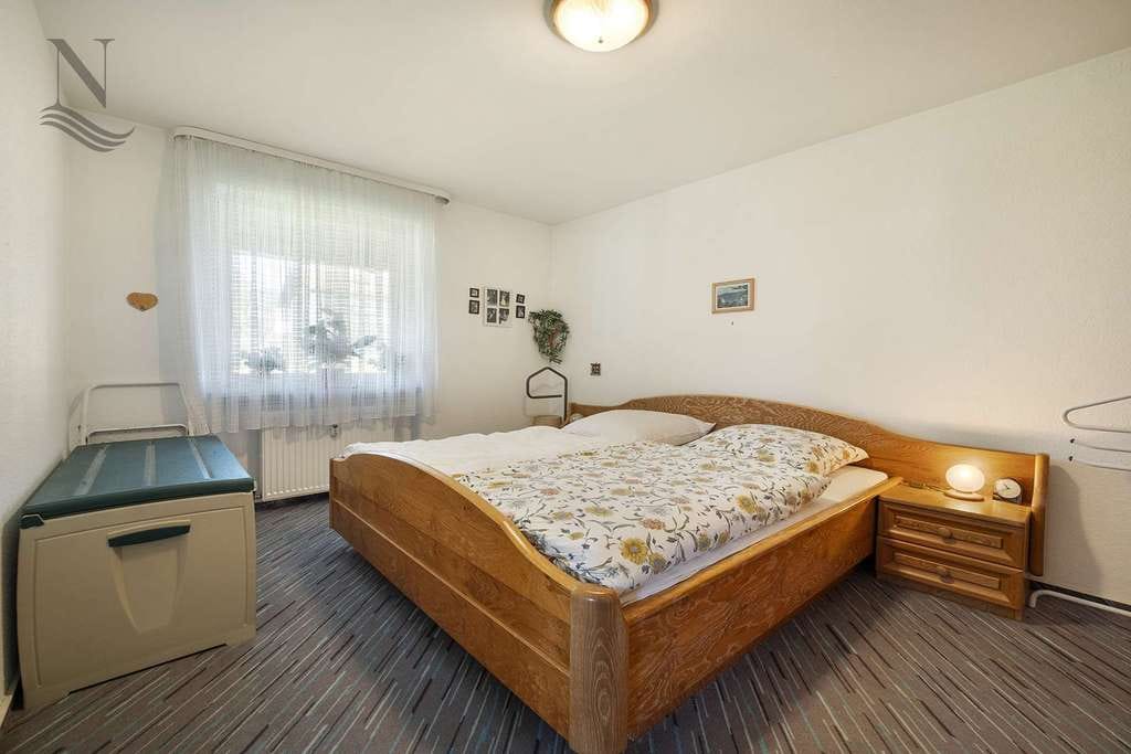 Immobilie in Grabenstätt - Charmante 2-Zimmer-Wohnung mit großem Balkon & viel Gestaltungspotenzial in ruhiger Lage Grabenstätt - Bild 4