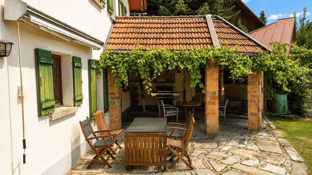 Immobilie in Hutthurm - Mediterranes Landhaus mit Toskana-Flair – kernsaniert, große Scheune, PV & Traumgarten - Bild 3