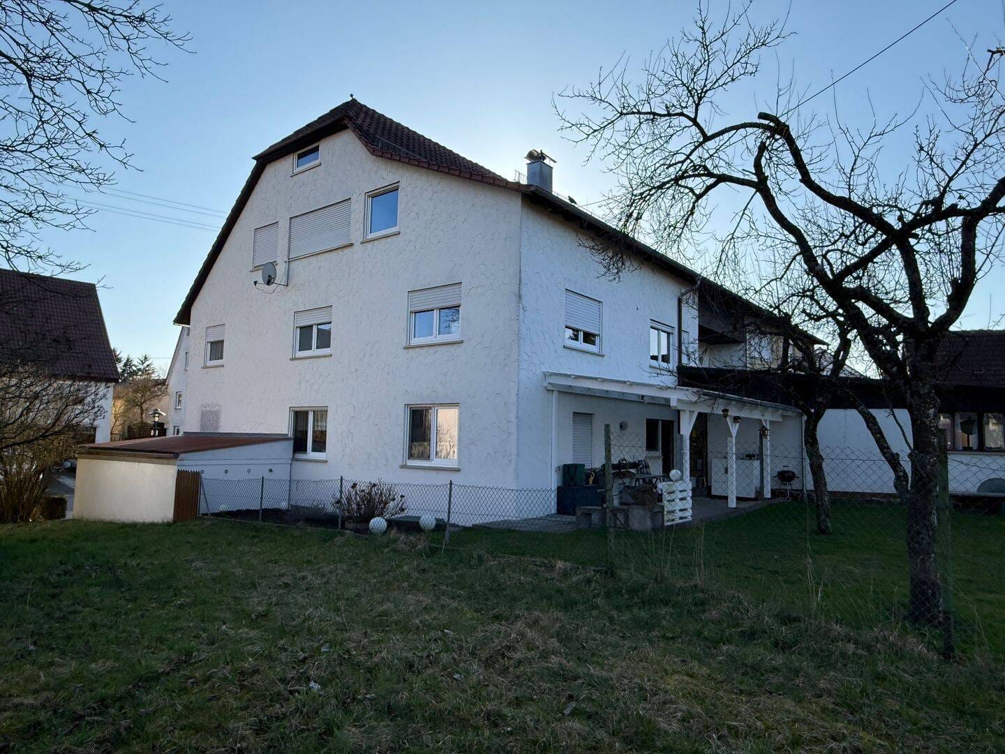 Immobilie in Hechingen - Geräumige DHH mit 3 Wohnungen in ruhiger Ortsrandlage. Ideal für Kapitalanleger oder Großfamilien   - Bild 3