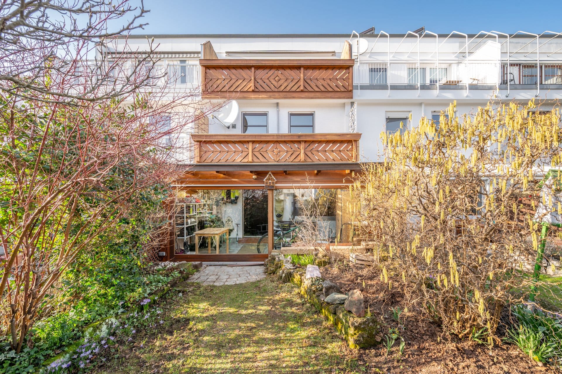 Immobilie in Kirchheim bei München - AIGNER - Reihenmittelhaus mit Dachterrasse, Südbalkon und Garten in Kirchheim - Bild 0
