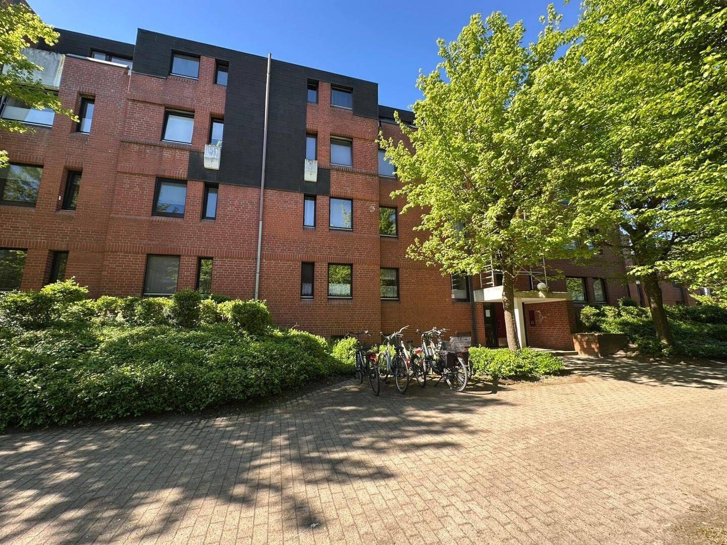 Immobilie in Ahrensburg - Vermietete Wohnung mit Balkon in bester Lage von Ahrensburg  - Bild 0
