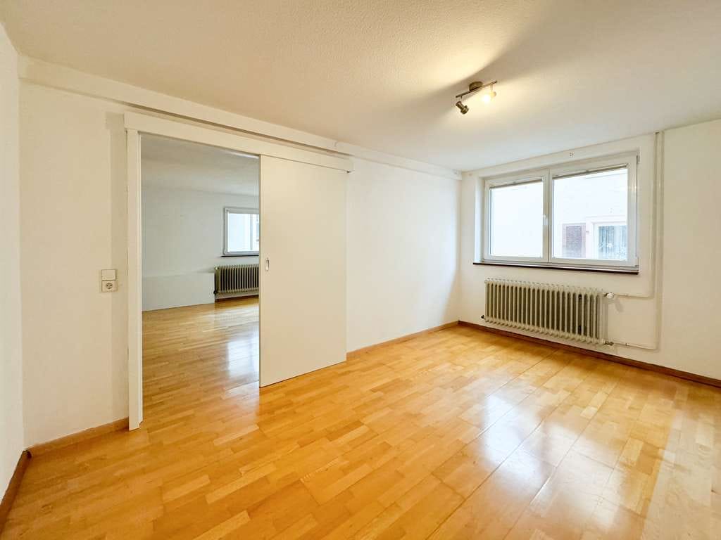 Immobilie in Sasbach am Kaiserstuhl - Historischer Charme auf zwei Ebenen –   Maisonettewohnung im Gebäudeensemble mit Garage - Bild 4