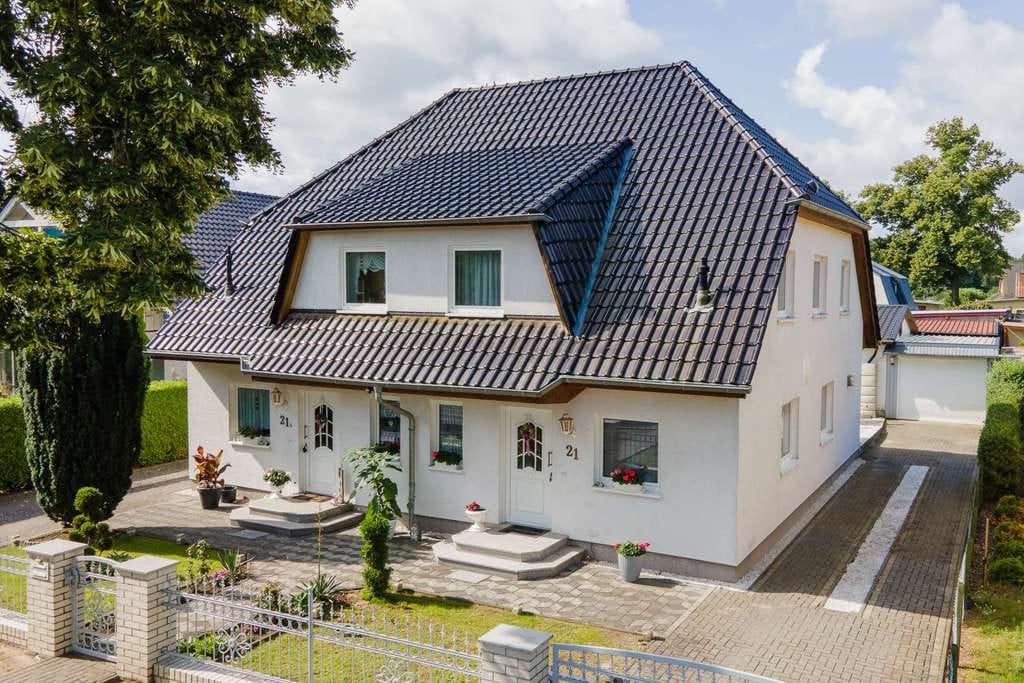Immobilie in Werneuchen - Mit Sommerhaus! Doppelhaushälfte mit Einbauküche, Fußbodenheizung & ausgebautem Dach in Werneuchen - Bild 0