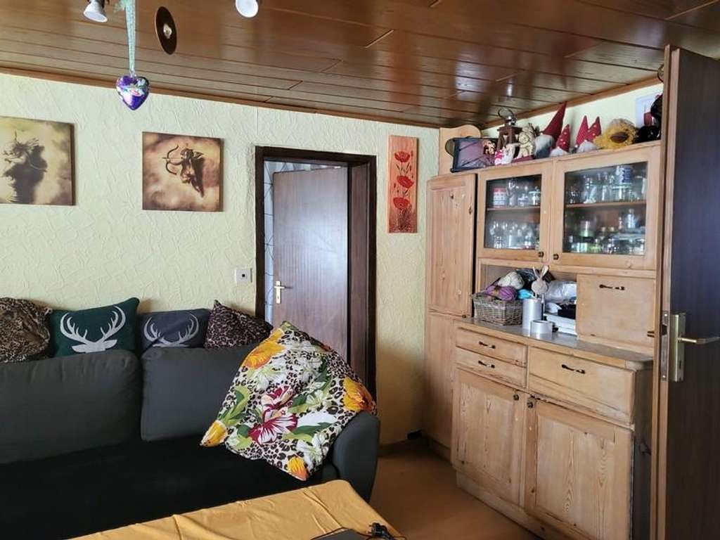 Immobilie in Simmelsdorf - Preiswertes Zweifamilienhaus in Simmelsdorf/Hüttenbach mit Garten und Nebengebäuden - Bild 1