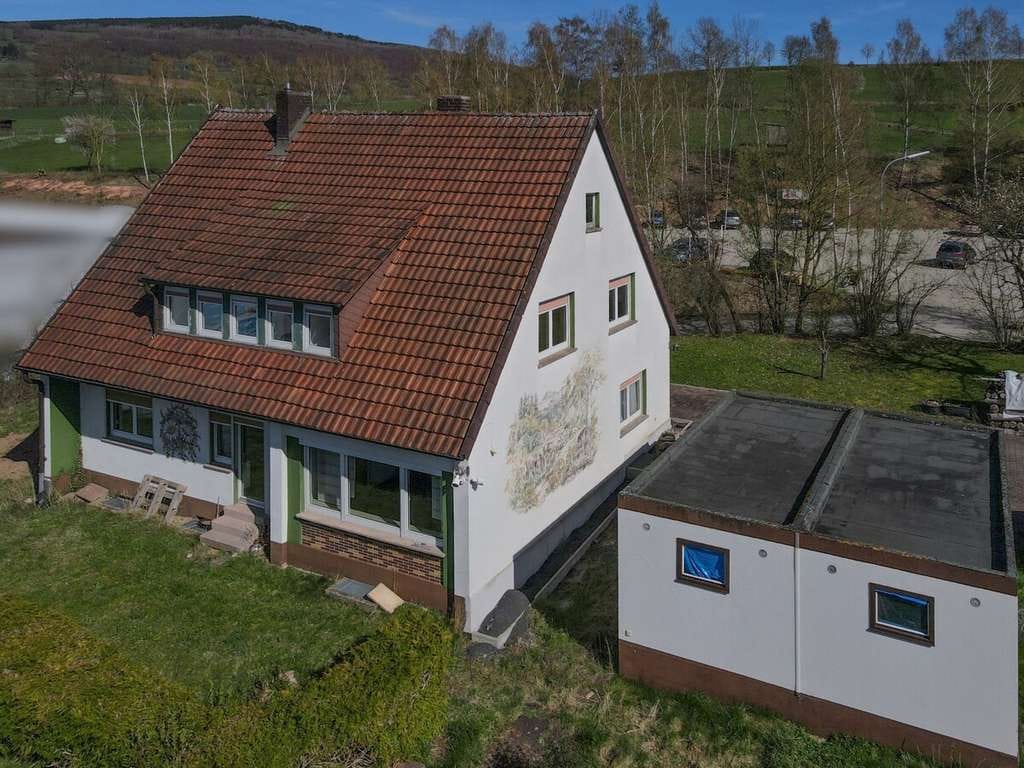 Immobilie in Tann - Teilsaniertes Wohnhaus mit Weitblick in Tann-Wendershausen - Bild 1