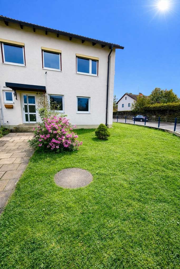 Immobilie in Brunnthal - Neuer Preis! Viel Raum zum Leben - Schöne, helle DHH mit umlaufendem Süd/West Garten - Bild 0
