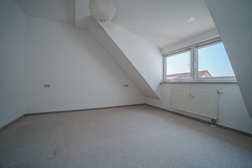 Immobilie in Bodman-Ludwigshafen - Bodenseeblick inklusive – lichtdurchflutete Dachgeschosswohnung mit Balkon - Bild 2